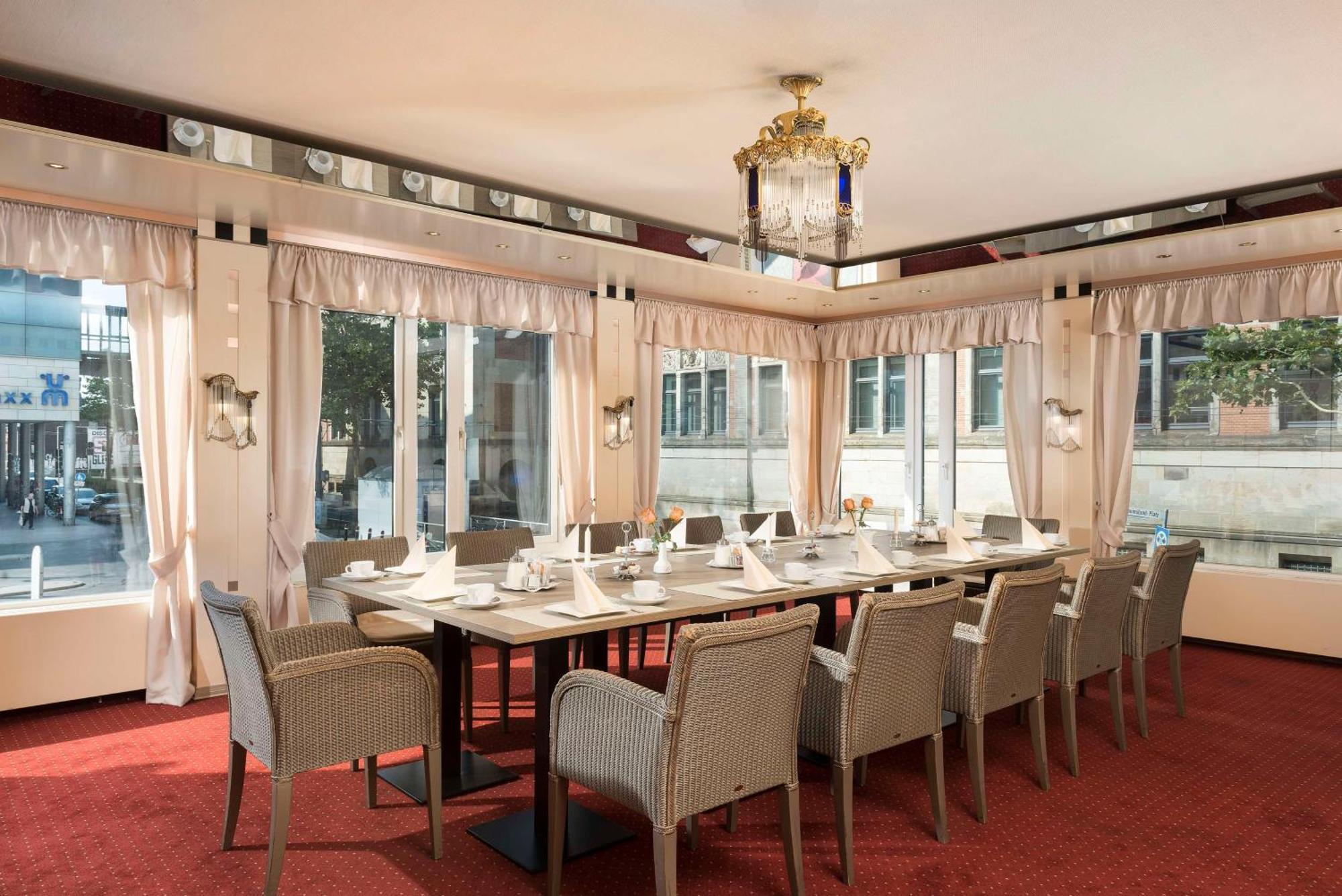 Western Zur Post Hotel 4*