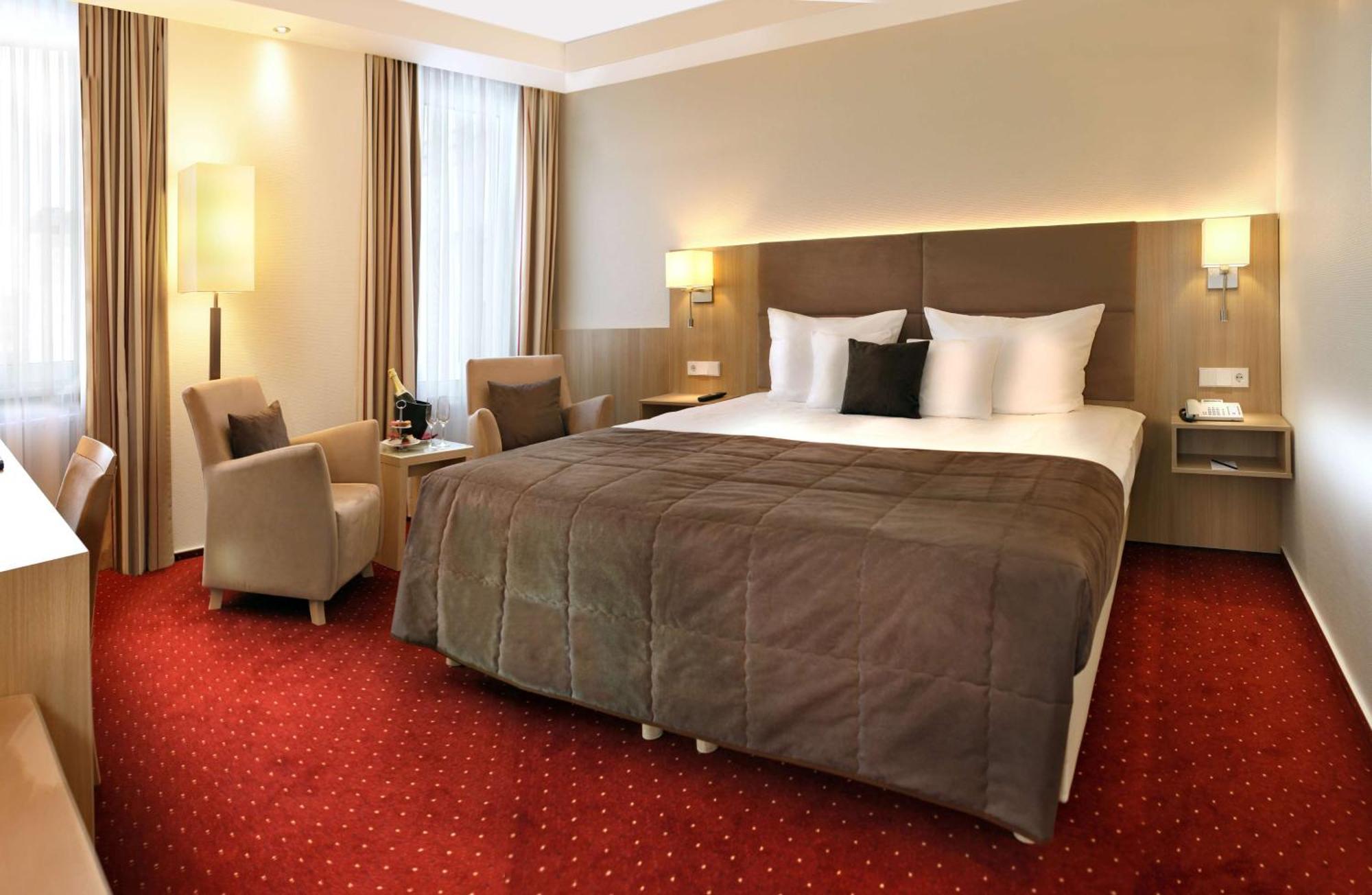Hotel Western Zur Post 4*