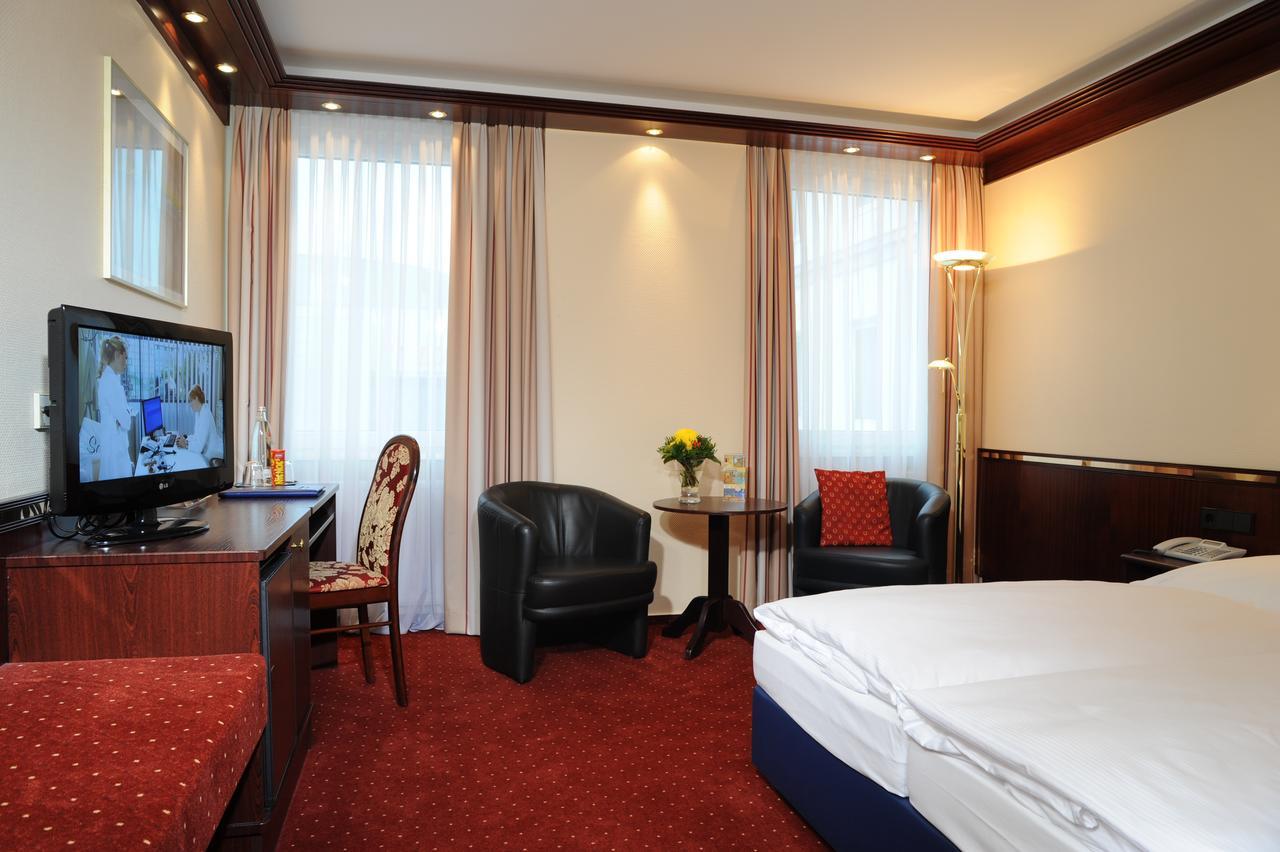 Hotel Western Zur Post 4*